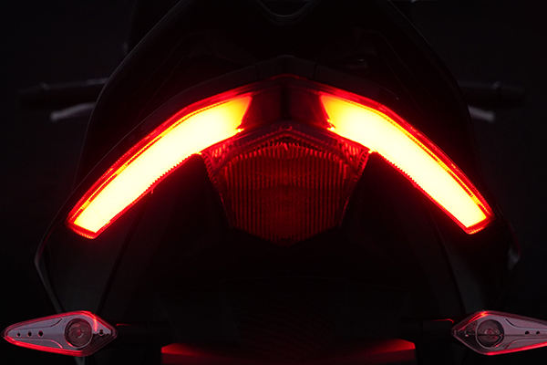 YAMAHA NVX (Scooter)